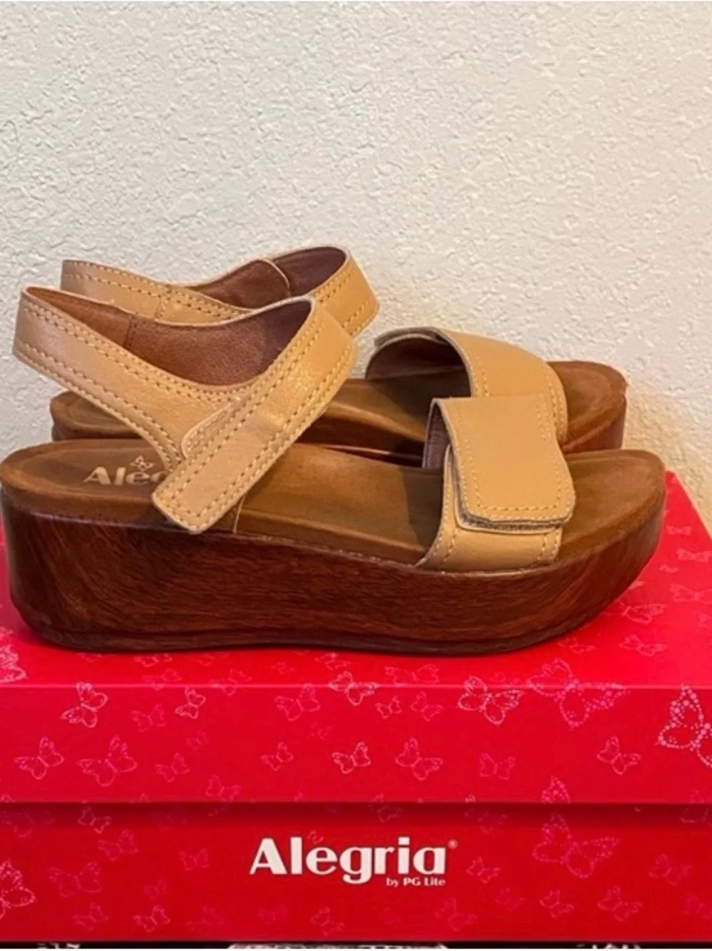 Aleǵria Tan Leather Platform Sandals Comfort Wedge Velcro